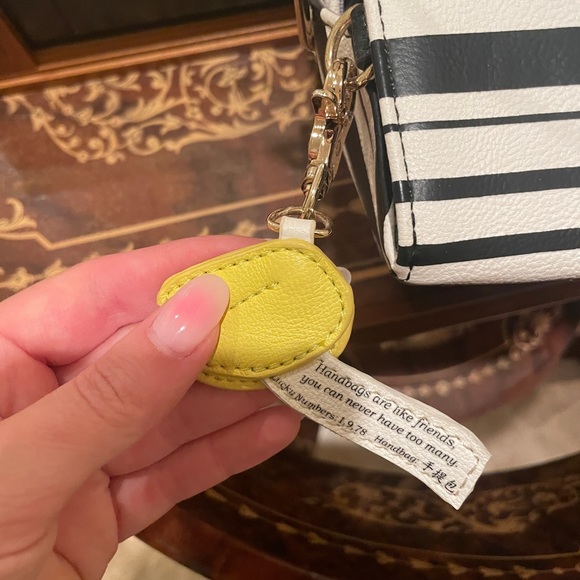 Betsy Johnson takeout box bag - Picture 2 of 6